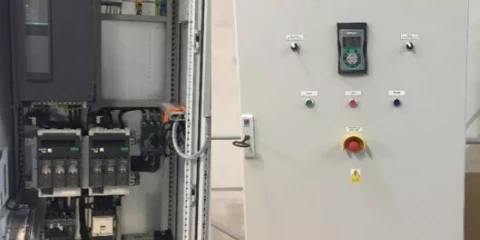 ADV200 frequency converter to drive a crusher discharge conveyor - CES realisation